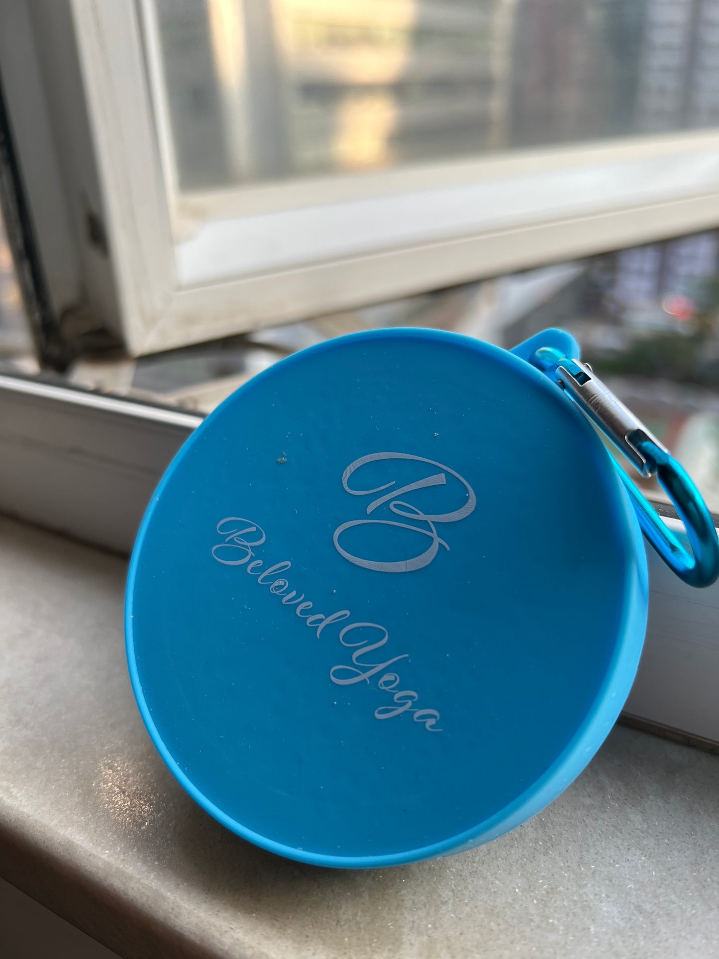 A lightweight foldable cup