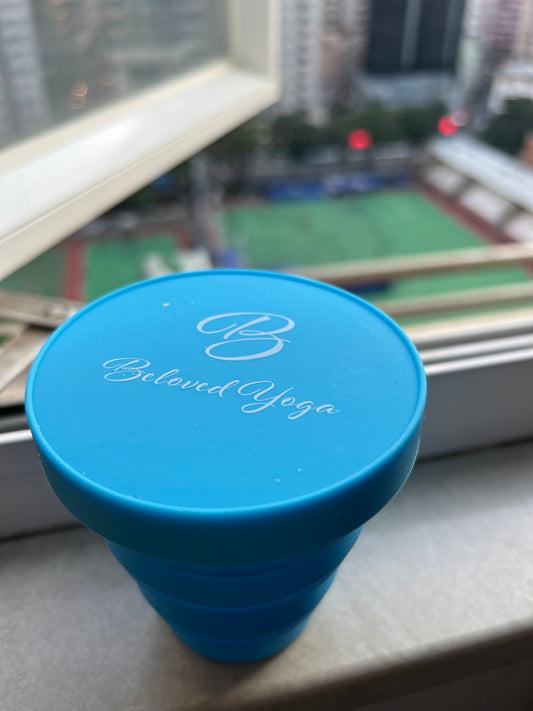 A lightweight foldable cup